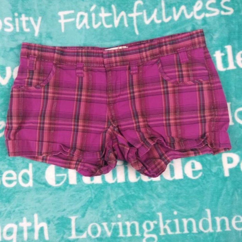 OP Plaid Low Rise Cuffed Shorts Size 7